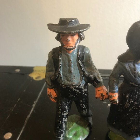 Vintage Cast Iron Toys Horse Drawn Wagon & Fireman & Amish Figurines - Picture 4 of 12